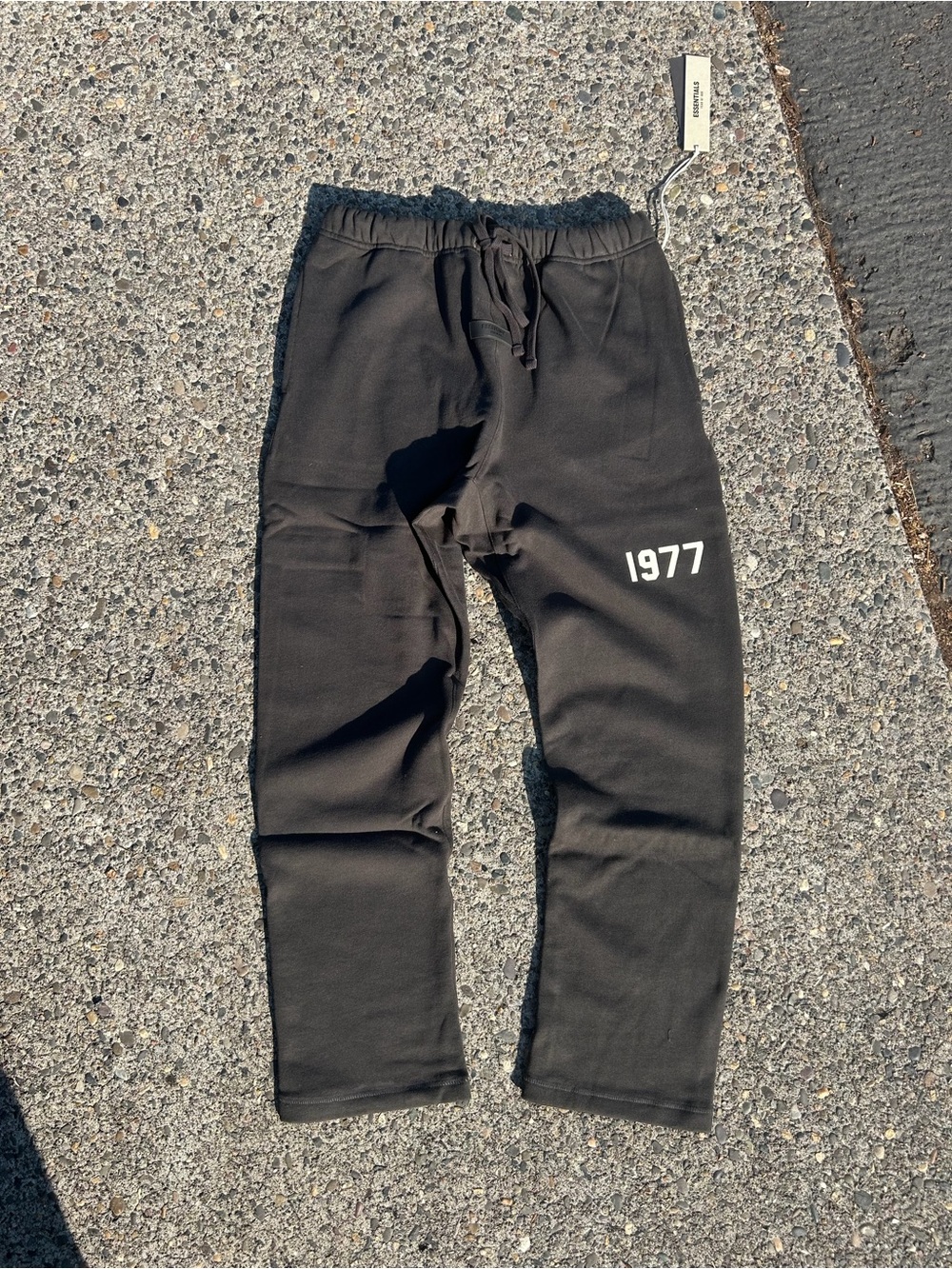 Essentials Fear Of God SS22 1977 Iron Relaxed Uncuffed Sweatpants